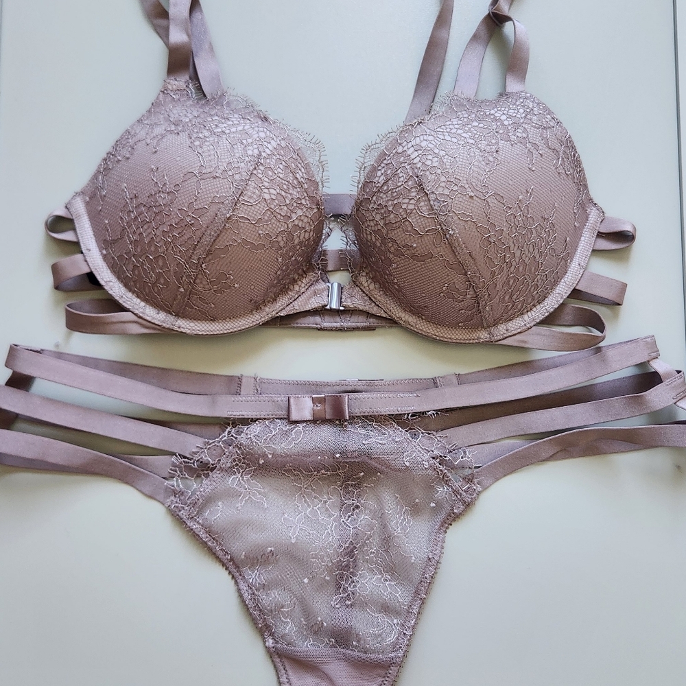 Victoria's Secret Very Sexy Chantilly Lace